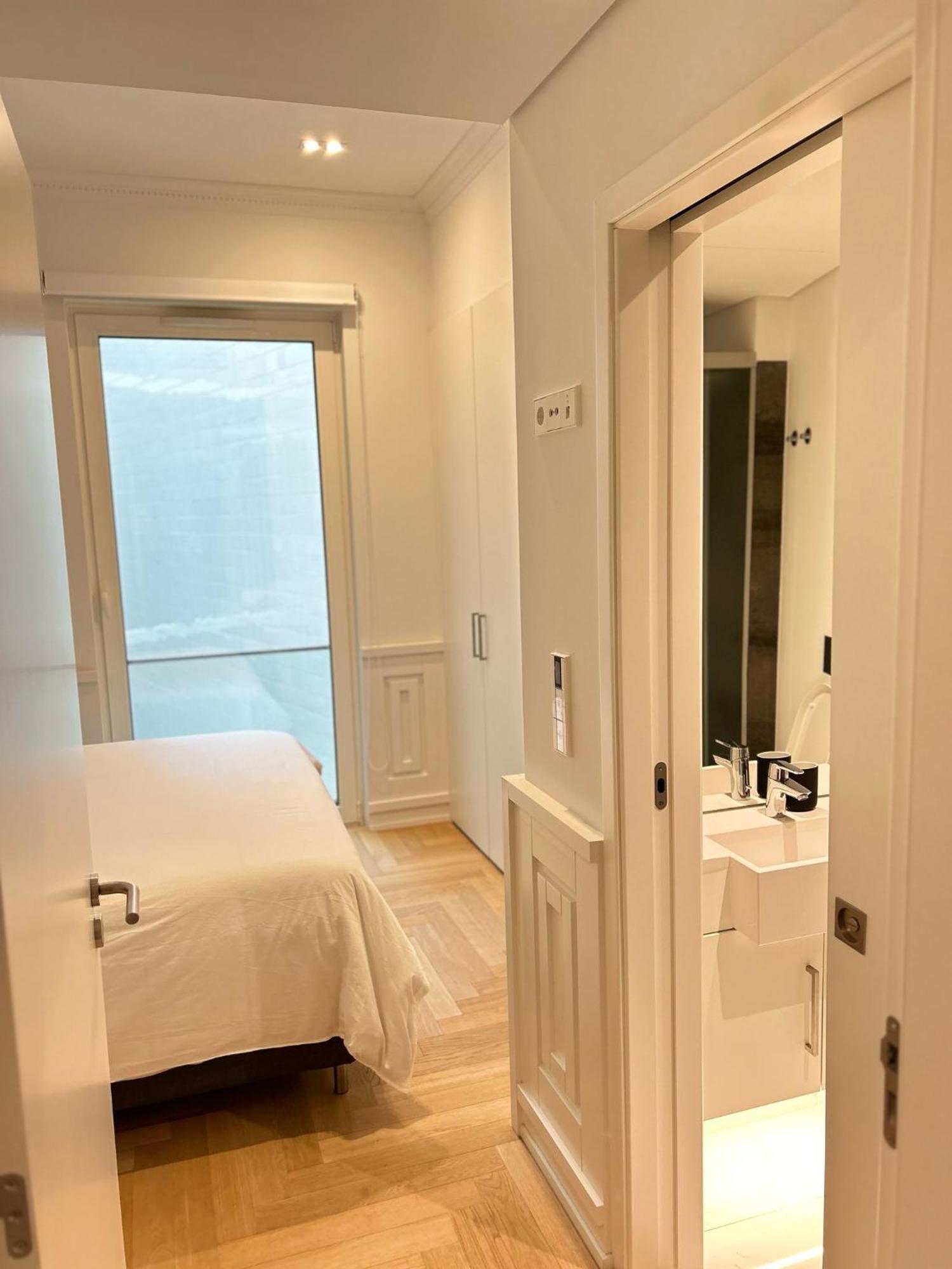 Suite In Shared House In Downtown Lisbona Esterno foto